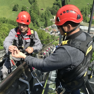 Installation simalube Steilstuetze Seilbahn Muerrenbahn 